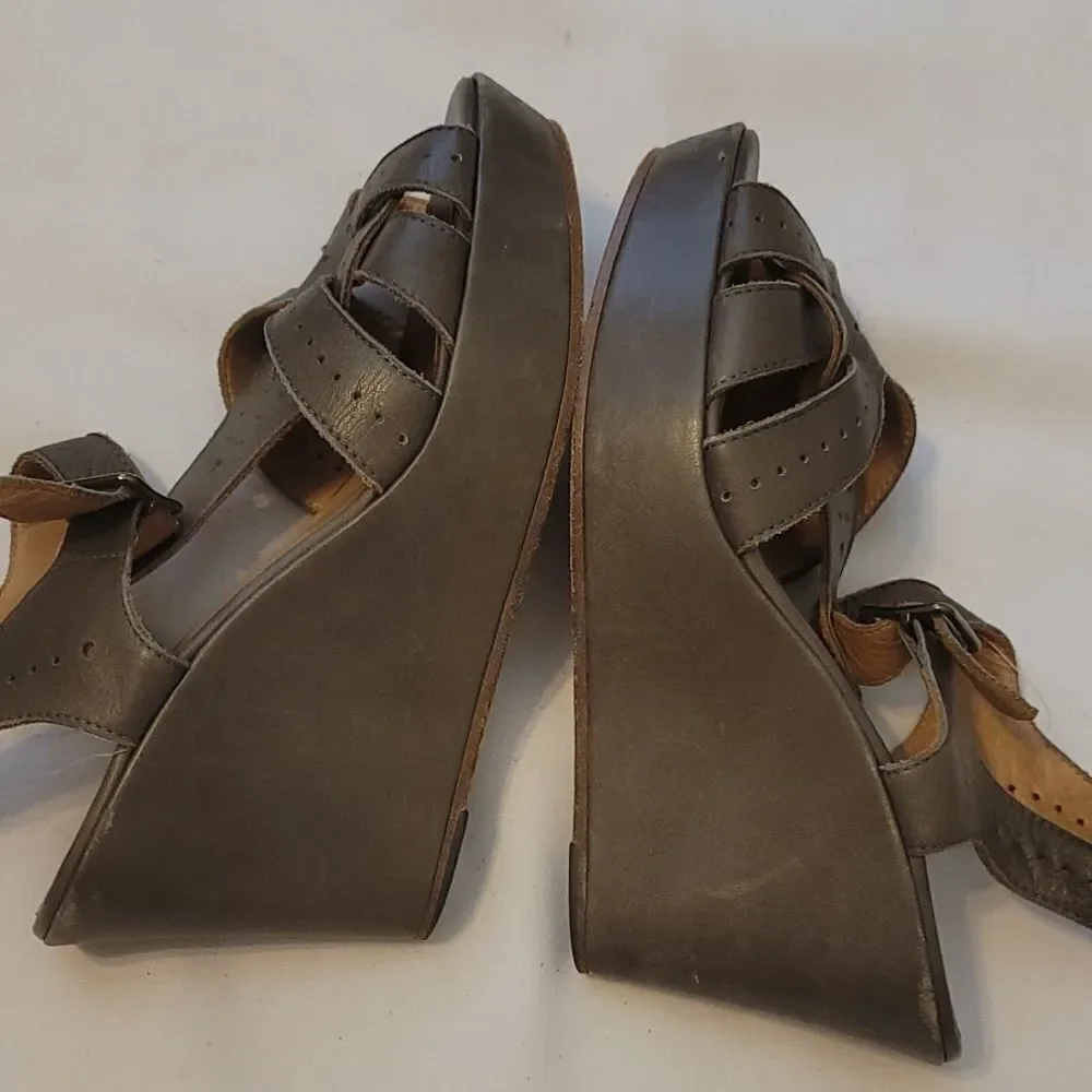Co op barney's New York wedges 8.5‎
